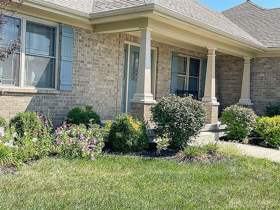 5th image of 749 Hidden Meadows Dr