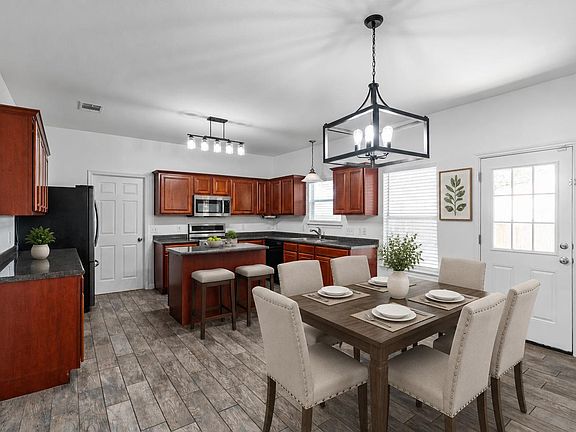 3rd image of 1404 Delia Chapa Ln