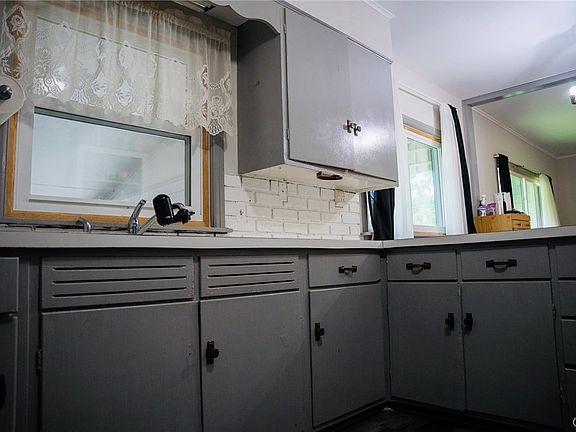 5th image of 75 Garrow St