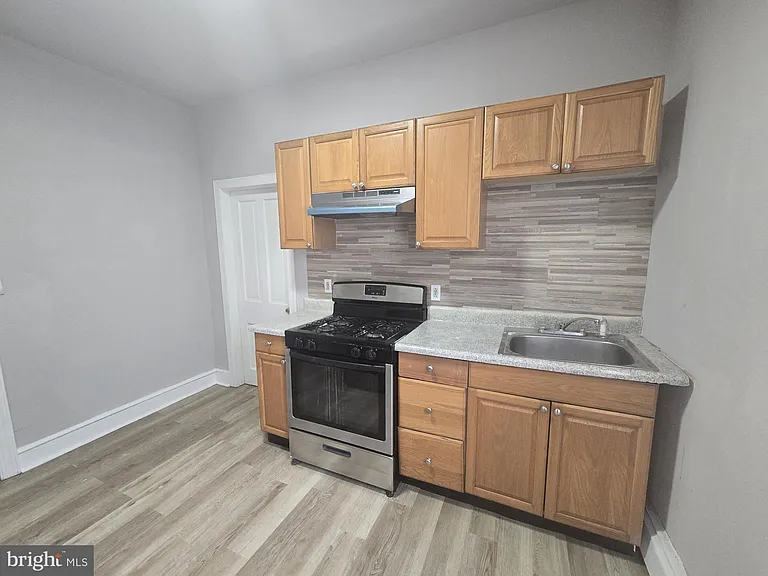 5526 N Mascher St #2 — Photo 5