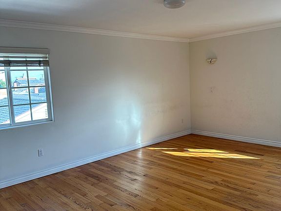 3rd image of 3142 Torrance Blvd