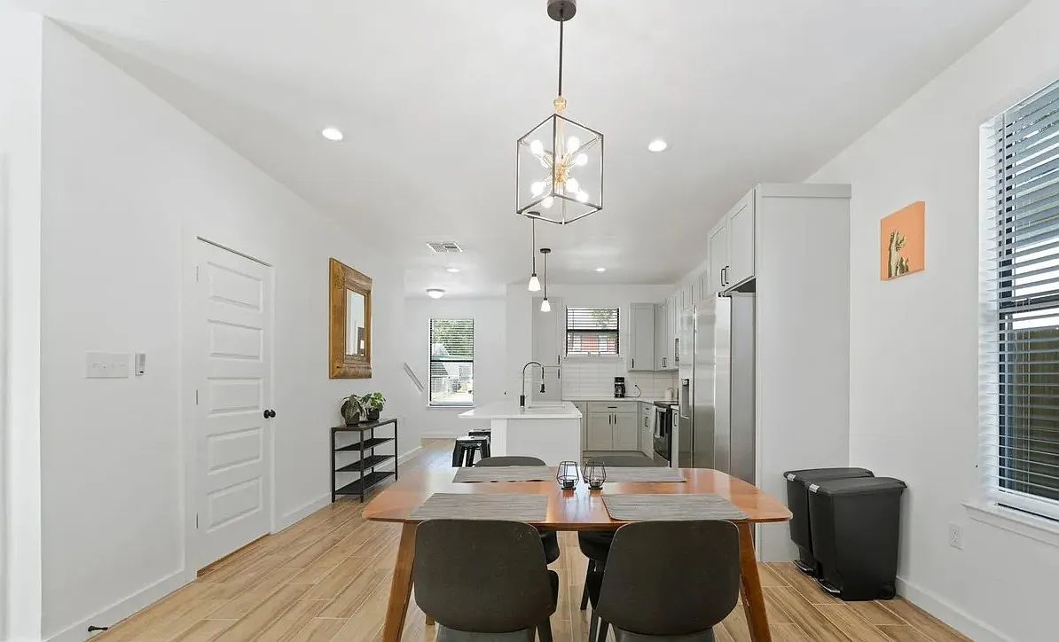 3 bed, 2.5 bath, 1650 sqft, $1,975 — Photo 4