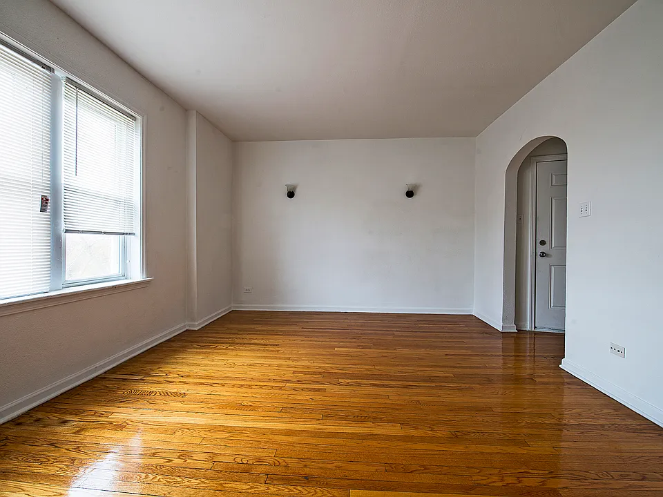 8155 S Ingleside