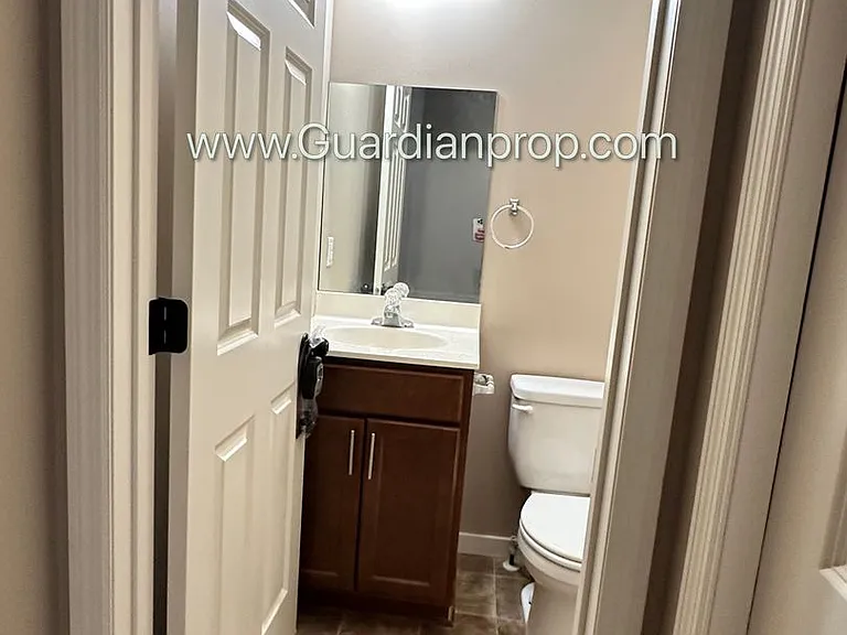 11950 Emery Village Dr N — Photo 5