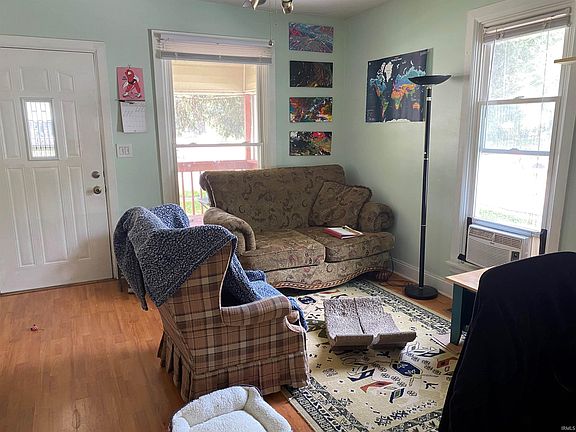 2nd image of 903 W Kirkwood Ave
