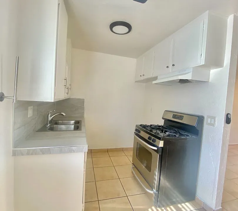 2430 Linden Ave