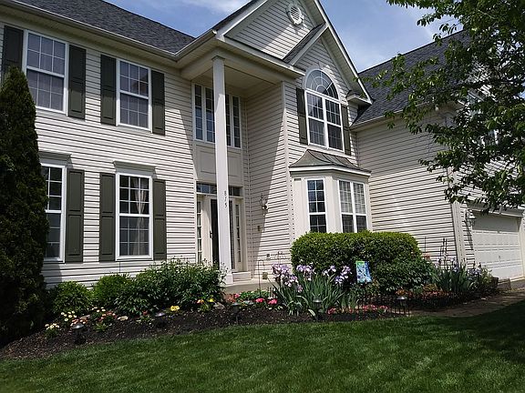 4th image of 815 Larch Valley Ct NE