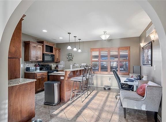 4th image of 4520 Roanoke Pkwy #1A