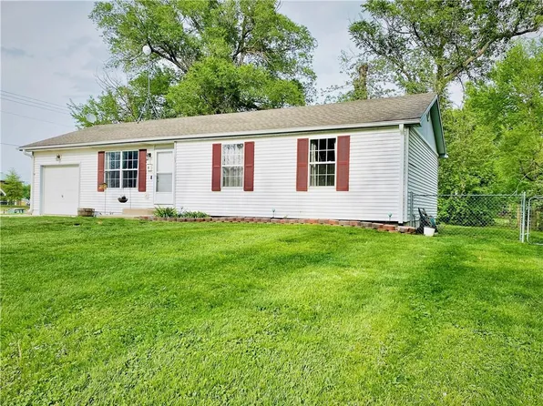 103 S Cedar St, Cameron, MO 64429