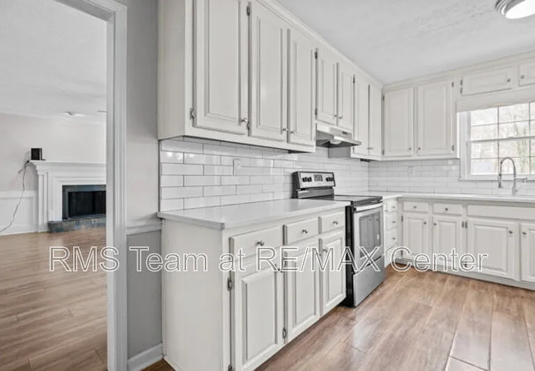 320 Saint Simons Cv — Photo 15