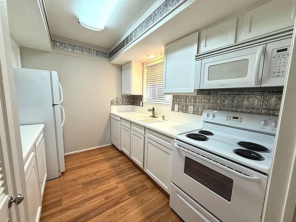 4th image of 2232 S Piney Point Rd APT 108