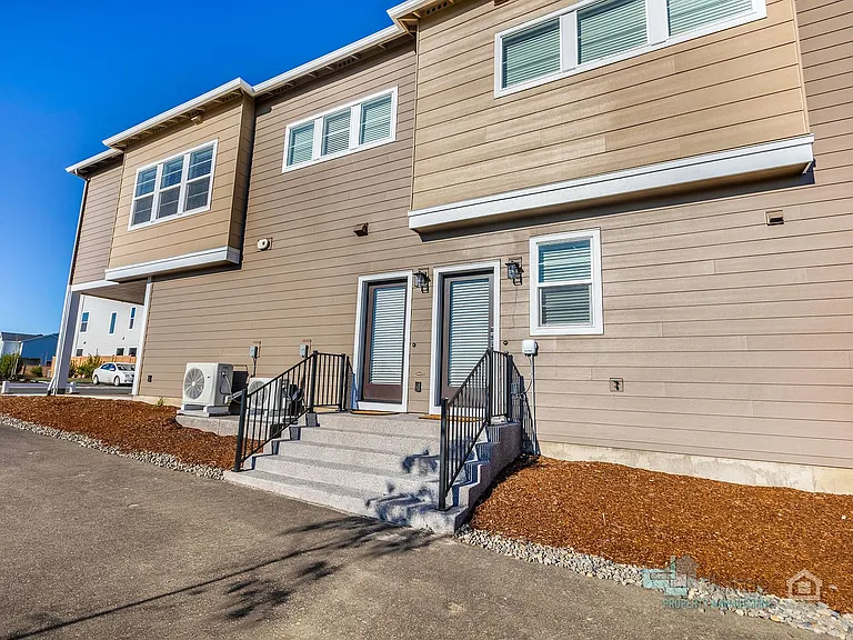 3691 SW 209th Ave — Photo 4