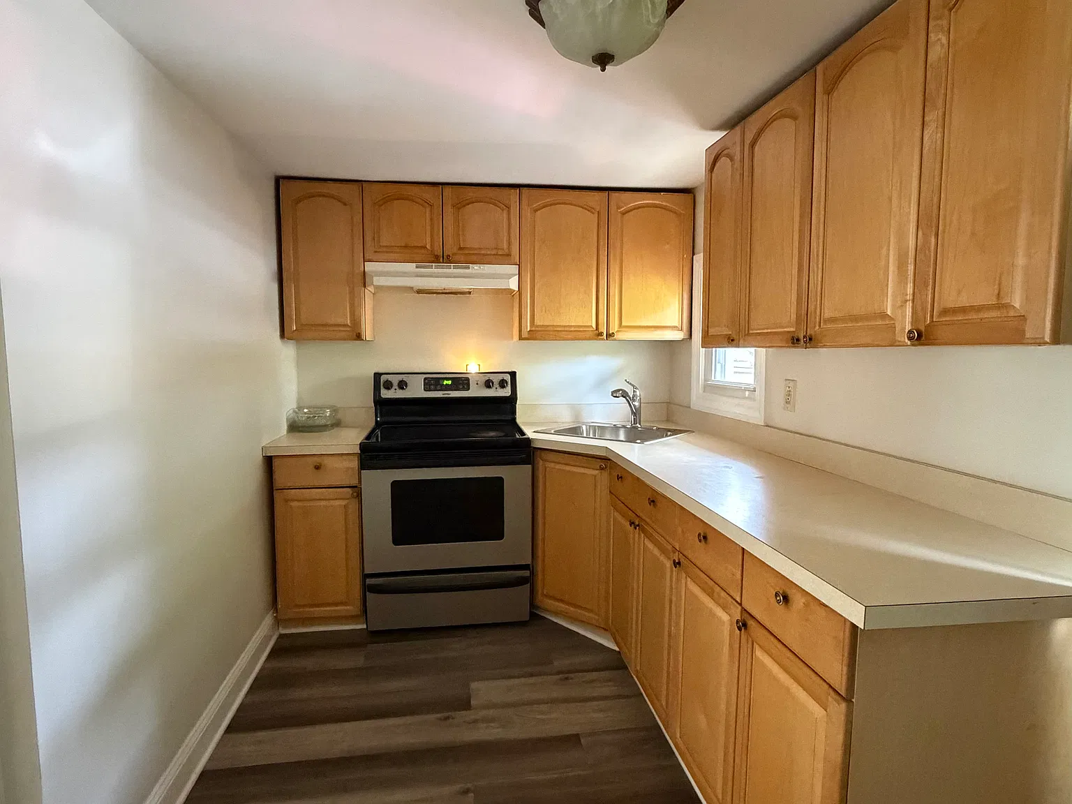 3 bed, 850 sqft, $2,500 — Photo 2