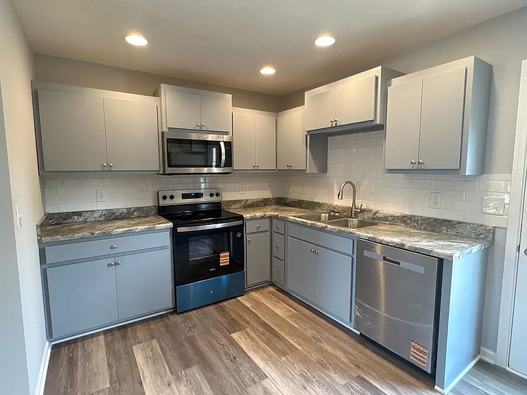 307 W Coffee St — Photo 7