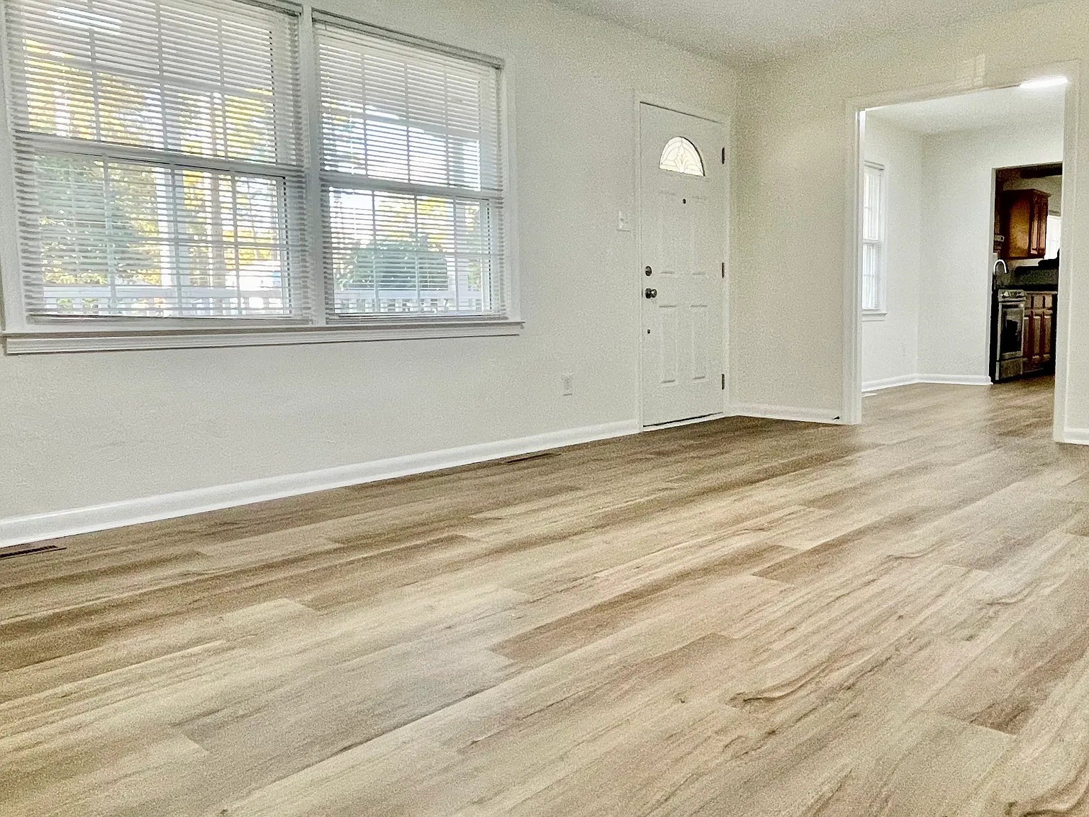 3 bed, 1600 sqft, $2,500 — Photo 2