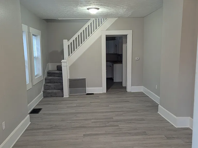 623 Arbor Ave — Photo 2