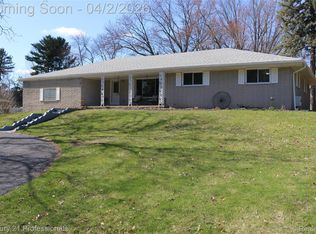 650 Longford Dr, Rochester Hills, MI 48309
