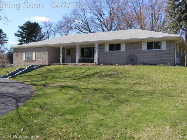 650 Longford Dr, Rochester Hills, MI 48309