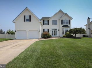 18 Aster Dr, Sicklerville, NJ 08081