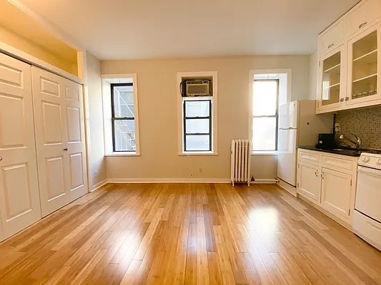Rented by Real Broker NY LLC | media 31