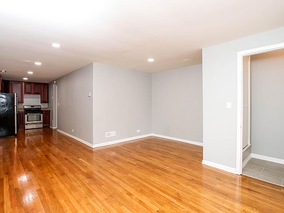 2nd image of 2042 W Erie St APT 1F