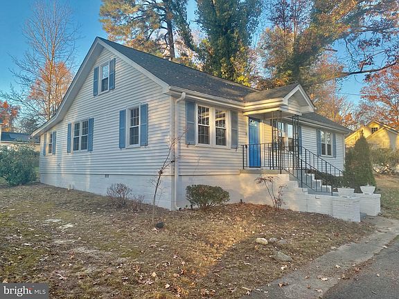 4th image of 114 W Hawthorne Dr