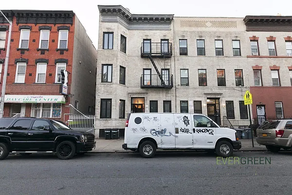 Rented by Evergreen Apartments BK | media 12