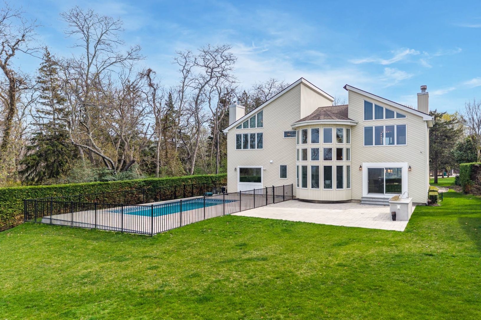 16125 Soundview Ave, Southold