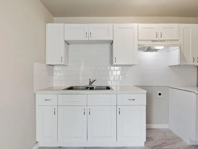 303 Gans St #B — Photo 12