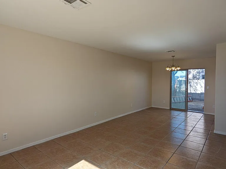 392 E Dirklay Ave — Photo 6