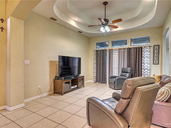 4th image of 916 N Boston College Dr