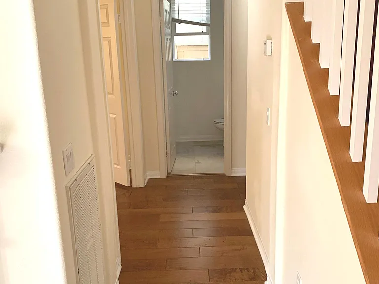 Full bath w/shower (first floor)