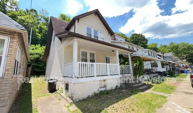 303 Lexington Ct — Photo 21