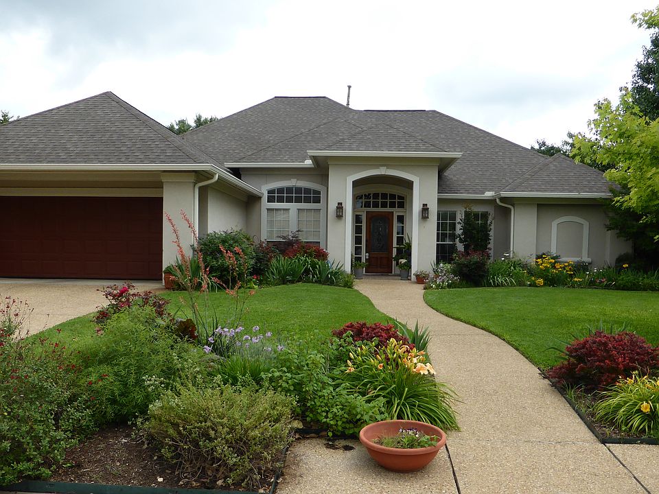 1st image of 2510 Legend Oaks Dr