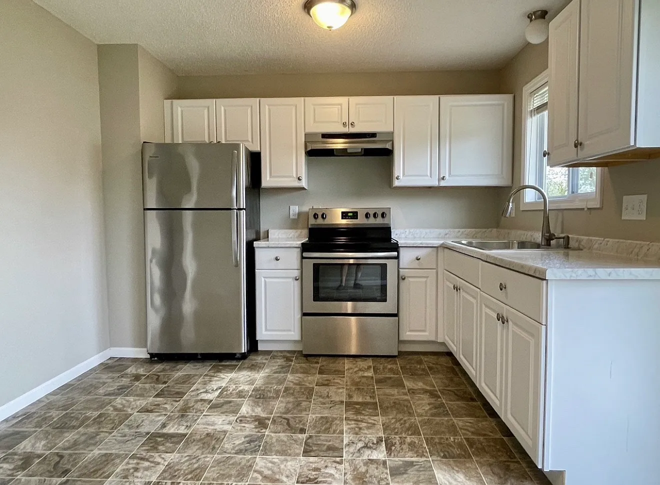 2 bed, 1200 sqft, $2,195 — Photo 4