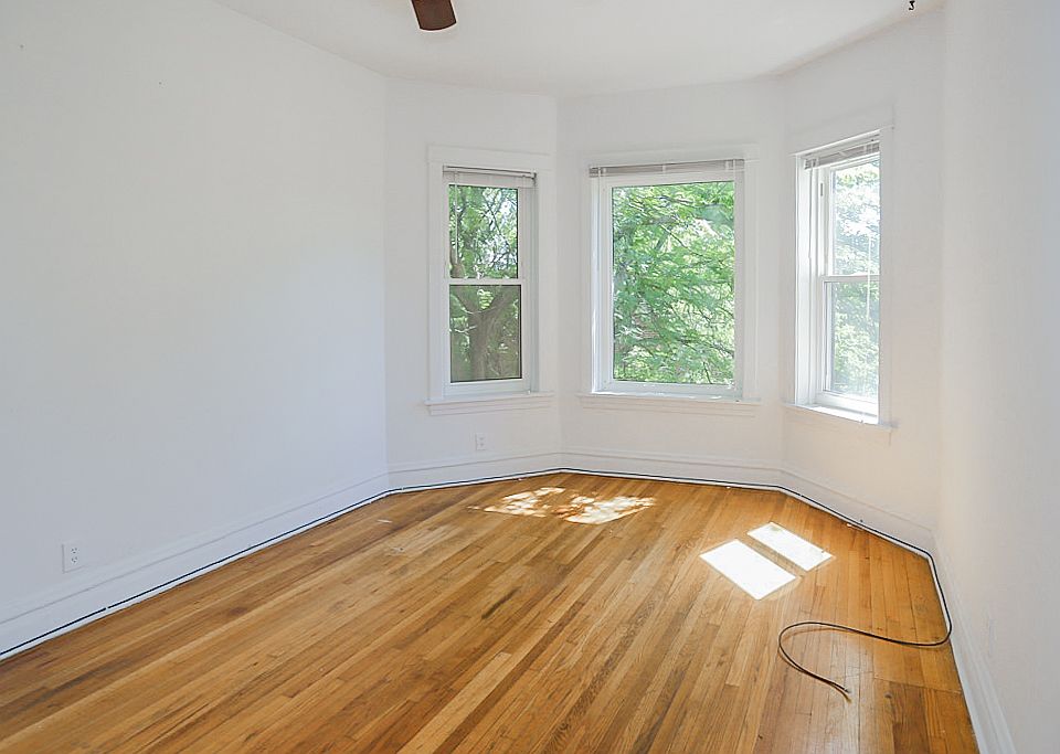 1st image of 3820 1/2 N Sheffield Ave #3