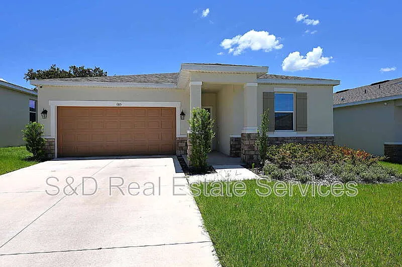 3 bed, 2.0 bath, 1350 sqft, $1,800 — Photo 1