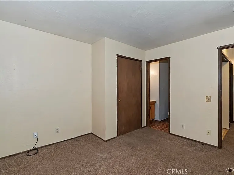 949 Pine Ln — Photo 7