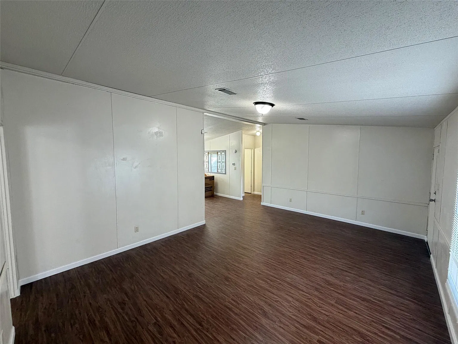 3 bed, 2.0 bath, 1344 sqft, $1,390 — Photo 4