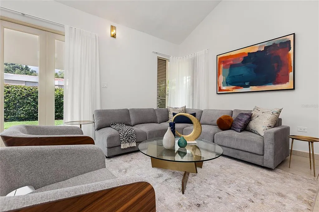 4 bed, 3.5 bath, 2900 sqft, $9,500 — Photo 4