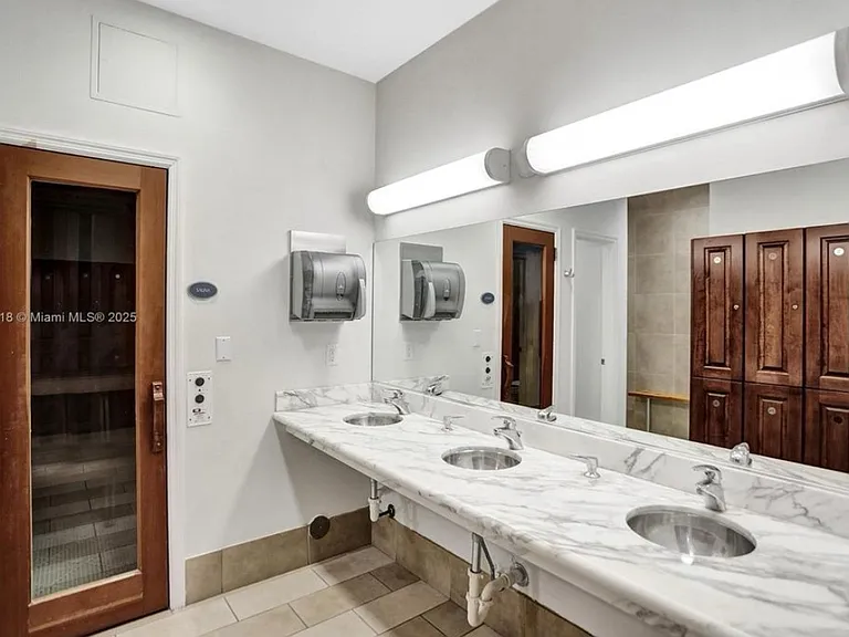 6917 Collins Ave #622 — Photo 40