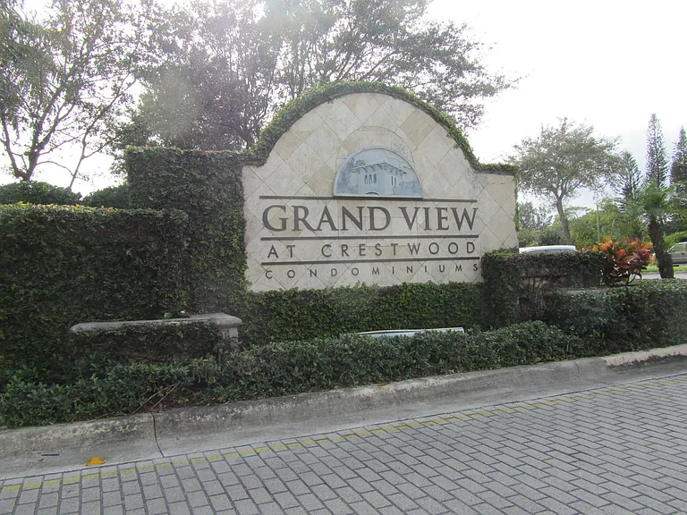700 Crestwood Ct S #704 — Photo 40