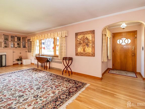 3rd image of 5 Pardun Ave