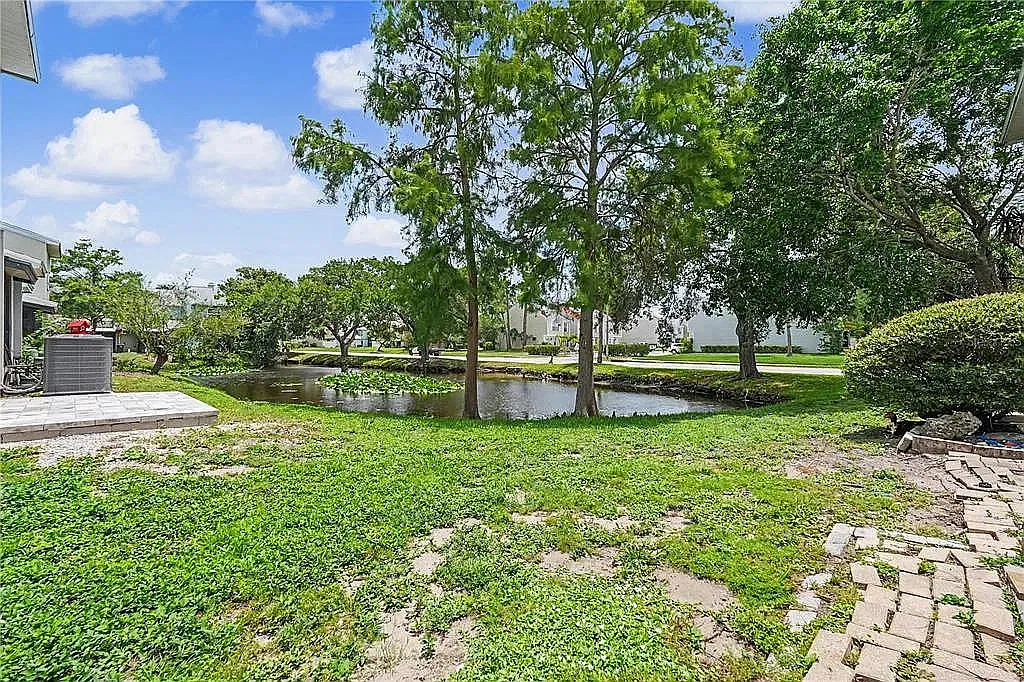 2 bed, 886 sqft, $1,600 — Photo 3