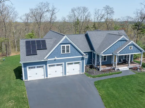 19 Captain Bannon Circle, Merrimack, NH 03054