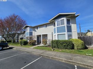 202 NE Rifle Range St APT 1, Roseburg, OR 97470