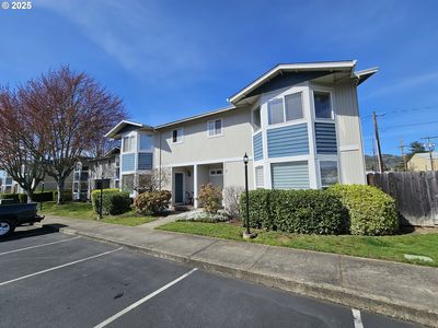 202 NE Rifle Range St APT 1, Roseburg, OR, 97470