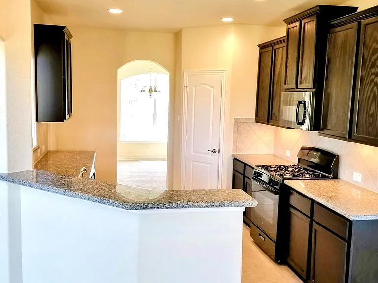 2534 Pines Pointe Dr — Photo 8