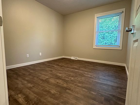 3rd image of 2571 Woodmeadow Dr SE