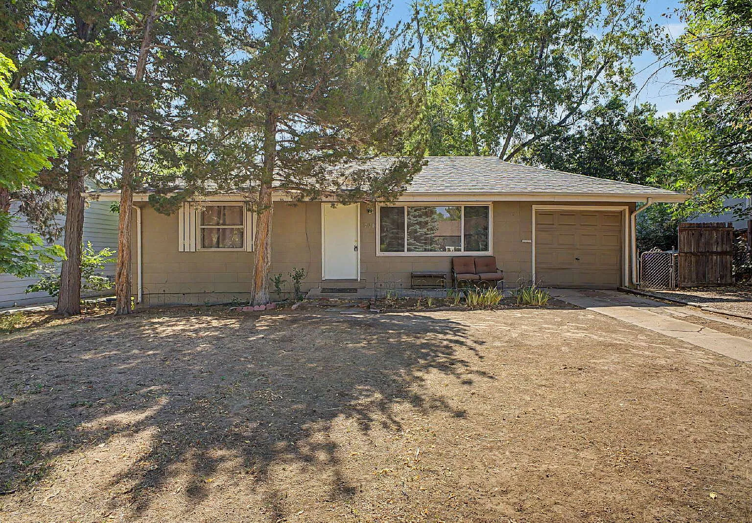 2 bed, 1.0 bath, 816 sqft, $2,200 — Photo 1